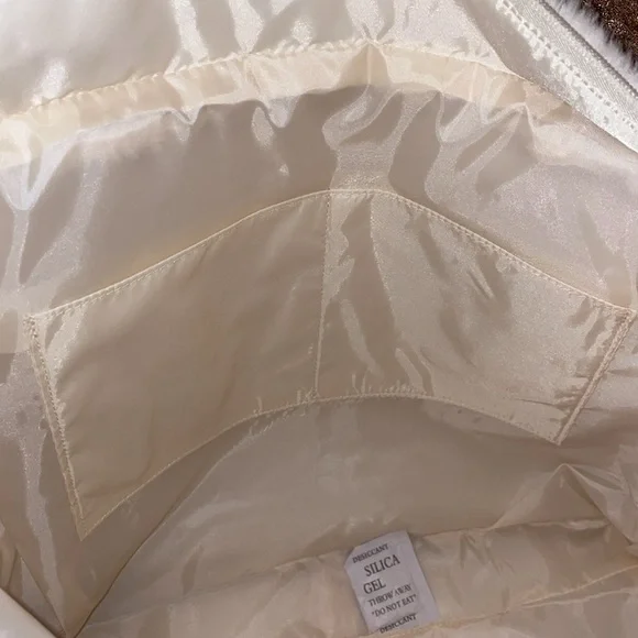 NWT Victoria’s Secret White Faux Fur Tote Bag. - Picture 6 of 9